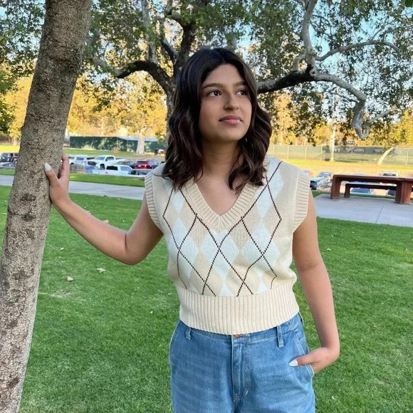 Argyle Sweater Vest V-Neck Soft Cozy Knitted Cream/Beige Soft - Picture 3 of 7